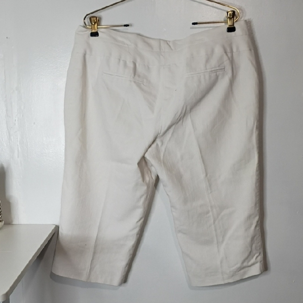 Maurices Off-White Women's Capris - Picture 9 of 10